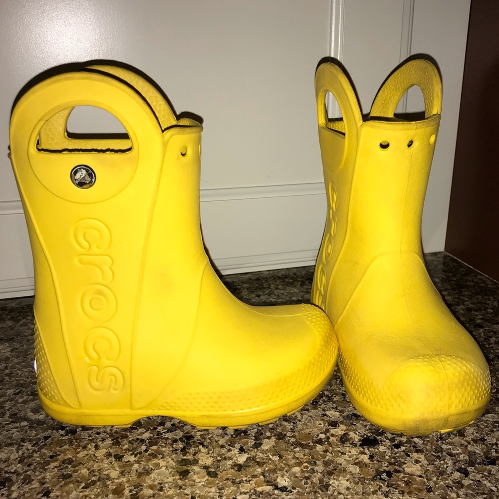 Crocs rain boots size 9 (child)